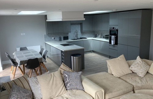 Littlehampton House | 3 bed detached bungalow with a large open plan kitchen living room