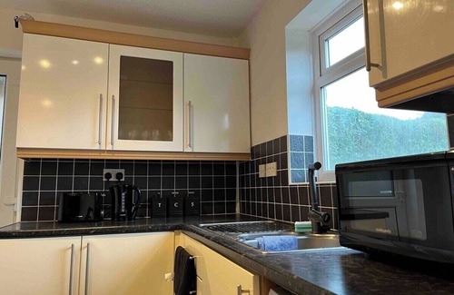 Southborough House | 3 Bed House Tunbridge Wells with Parking - Sleeps 7