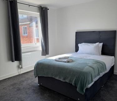 Great Linford Apartment | 3-Bed Home near MK City Centre