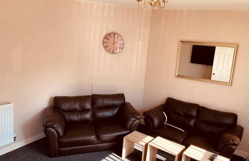 Gamston House | 3 Bed house for contractors & visitors to Coventry