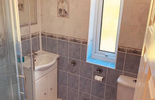 Gamston House | 3 Bed house for contractors & visitors to Coventry