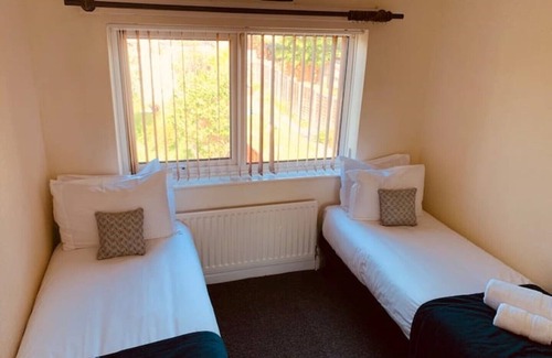 Gamston House | 3 Bed house for contractors & visitors to Coventry