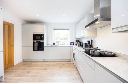 Sittingbourne House | 3 Bed House | Kent | Sleeps 7 | Contractors | Leisure Stays