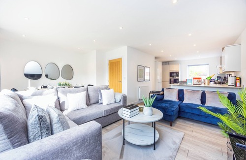 Sittingbourne House | 3 Bed House | Kent | Sleeps 7 | Contractors | Leisure Stays