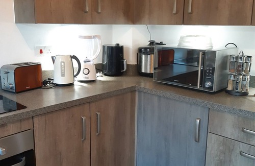 Rushden House | 3 Bed House - Sleeps 4 - Parking - Wifi