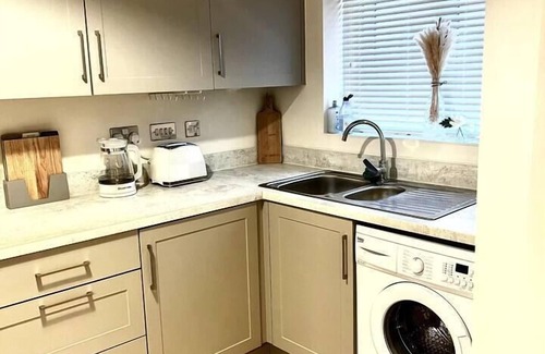 Bradford House | 3-Bed House, Sleeps 5, Free Parking