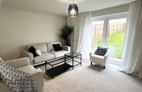 Bradford House | 3-Bed House, Sleeps 5, Free Parking