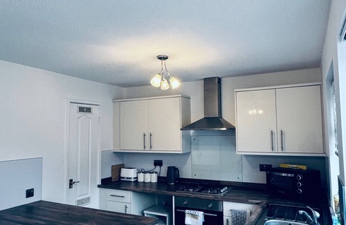 Newcastle-upon-Tyne House | 3 Bed House - Sleeps 8 - Pets - Parking - Wifi