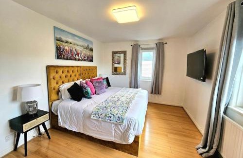 Cramond Apartment | 3 Bed House with 6 Beds by Sensational Stay