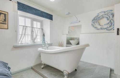 Baycliff House | 3 Bed in Baycliff SZ130