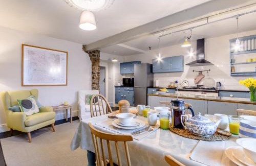 Great Hucklow House | 3 Bed in Great Hucklow 77715