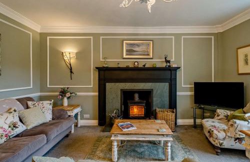 Lakeside House | 3 Bed in Lakeside 94925
