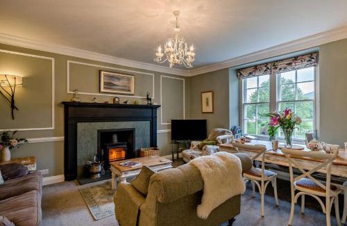 Lakeside House | 3 Bed in Lakeside 94925