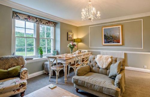 Lakeside House | 3 Bed in Lakeside 94925