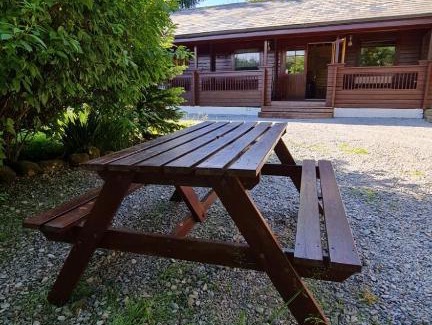 Fourstones Near Bentham House | 3-Bed Lodge - Sleeps 7 - Hot Tub - Pet Friendly