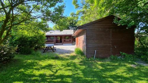 Fourstones Near Bentham House | 3-Bed Lodge - Sleeps 7 - Hot Tub - Pet Friendly