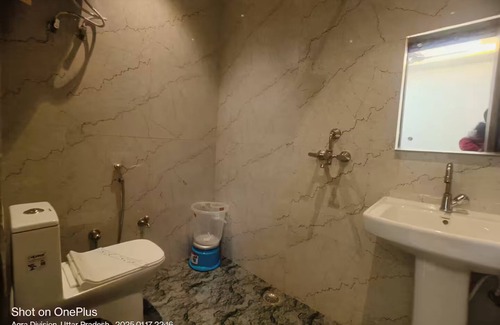 Agra Bed & Breakfast | 3 Bed Rooms Stay for 9 Guest