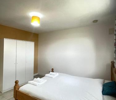 Ellemford Apartment | 3 Bed Serviced Accommodation with Free Parking & Tram Stop, 10 minutes from Airport and Center