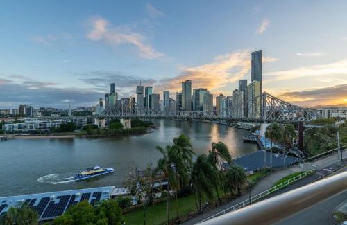 New Farm Apartment | 3 Bed Skyline Terrace with Long Stay and Monthly Deal