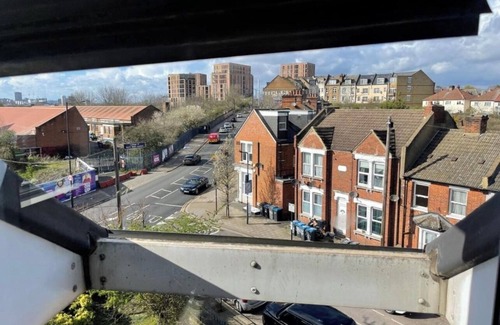 Welsh Harp Apartment | 3 Bed, Sleeps 5, Wifi, Free Parking
