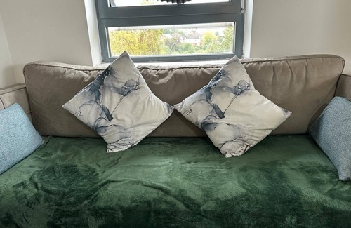 Welsh Harp Apartment | 3 Bed, Sleeps 5, Wifi, Free Parking