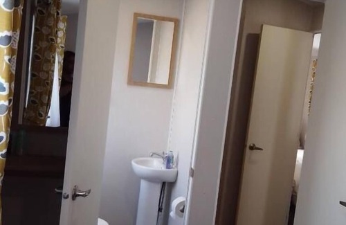 Great Yarmouth Cabin | 3 Bed, Sleeps 8 Caravan, California Cliffs Park
