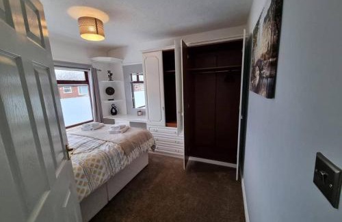 Droylsden House | 3 Bed Spacious House with Parking