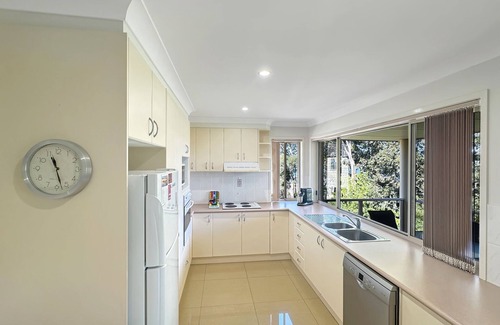 North Batemans Bay Apartment | 3 Bed Unit Amongst the Treetops in Batemans Bay