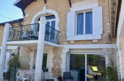 Saint-Laurent-des-Vignes House | 3-bedroom air-conditioned house with TV and 3 private bathrooms