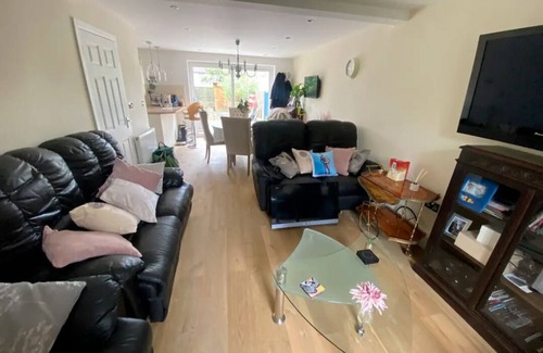 Hove House | 3 bedrm house/free parking/garden/15 walk 2 beach