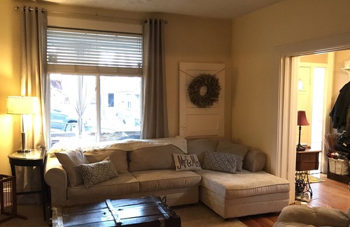 South Hills House | 3 Bedroom 1 Bath Amazing Backyard - 1 min walk from the Trolley (leads downtown)