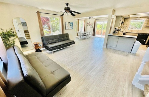 West University House | 3-Bedroom/2.5 Bath/4TVs/Sleeps11