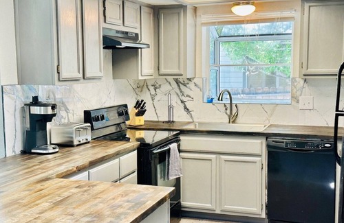 West University House | 3-Bedroom/2.5 Bath/4TVs/Sleeps11