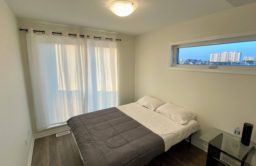 Scarborough House | 3 Bedroom 2.5 Bath, Newly Build, Full Kitchen