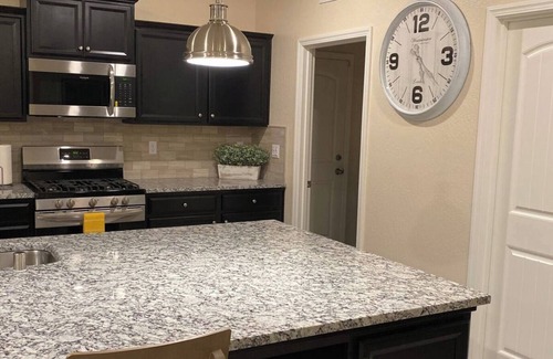 Raisin House | 3 Bedroom 2 Bath Home. Clean, Comfortable and Cozy in a Safe Neighborhood.