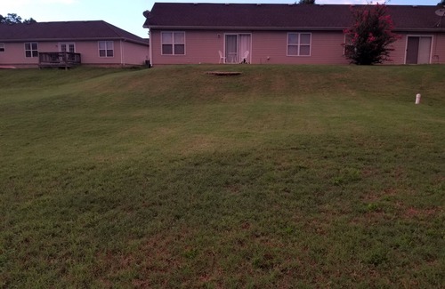 Branson House | 3 bedroom, 2 bath house. Sleeps 6. Close to 76 Hwy strip