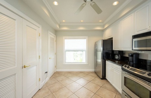 Key West Condo | 3 Bedroom 2 Bath Ocean view Condo with Full Kitchen, Covered Parking
