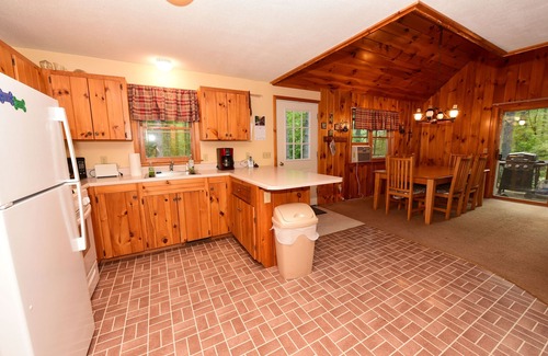 Eidelweiss Village House | 3 Bedroom, 2 Bath Pet Friendly Rental with Sleeping for 10 People