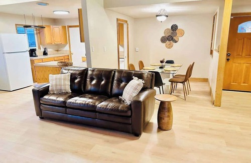 West University House | 3-Bedroom/2-Bath/Pet OK/Sleeps11