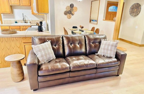 West University House | 3-Bedroom/2-Bath/Pet OK/Sleeps11
