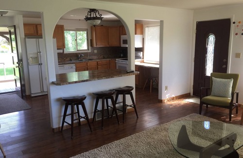 Billings House | 3 Bedroom 2 Bath W/2 car garage next to DanWalt Gardens