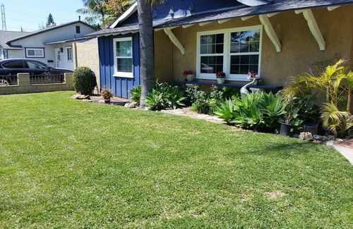 Hermosa Village House | 3 Bedroom 2 Bath Walk To Disney House