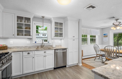 West Harwich House | 3 bedroom 2 bathroom single level home half mile from beaches