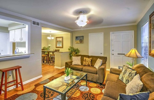 Shenandoah House | 3 Bedroom 2 Bathroom Comfortable Furnished Home 4585 SouthPark Dr.