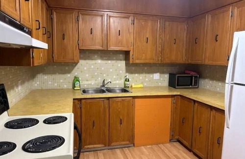 Saskatoon House | 3-Bedroom & 2-Bathroom Cozy Suite in Best Location