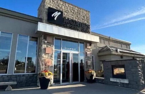 Saskatoon House | 3-Bedroom & 2-Bathroom Cozy Suite in Best Location
