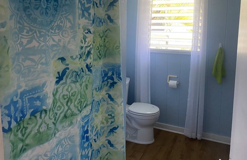 Coconut Grove House | 3 bedroom 2 bathroom single family home in Kailua Beach Town