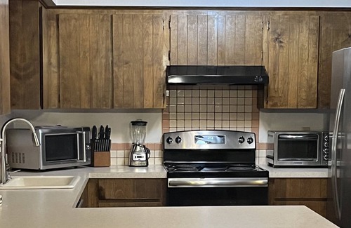 Vancouver House | 3 bedroom 2 bathroom furnished and fenced house family and pet friendly