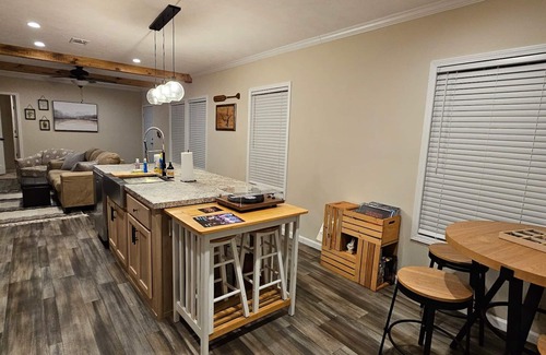 Seneca House | 3 Bedroom/2 Full Bath House in Seneca, SC. 4 miles from Clemson Campus!