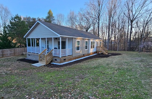 Seneca House | 3 Bedroom/2 Full Bath House in Seneca, SC. 4 miles from Clemson Campus!